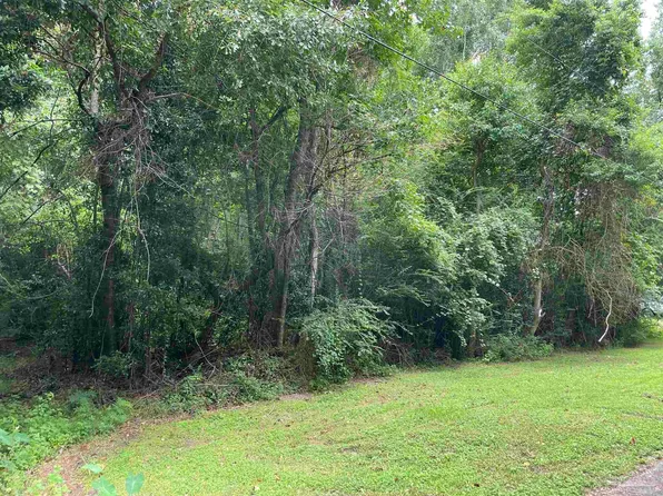 7600 Pinewood Ave, Century, FL 32535
