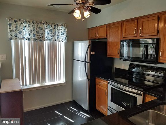 3rd image of 9377 Scarlet Oak Dr