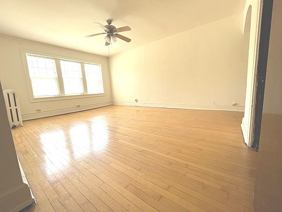 5th image of 2637 N Maryland Ave APT 2
