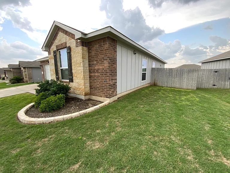4721 Highmont Dr — Photo 3