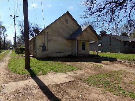 3rd image of 606 E Wagner Ave