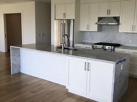 4th image of 204 Bulkley Ave #B