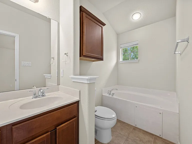 1310 W Parmer Ln #16A — Photo 15