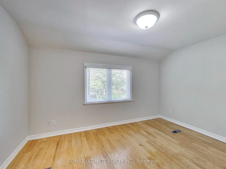 19 Glenora Ave #UPPER — Photo 20