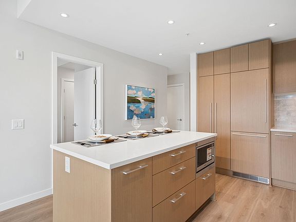 3rd image of 110 E 17th St #515