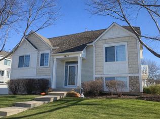 1872 Middlebury Dr, Aurora, IL 60503