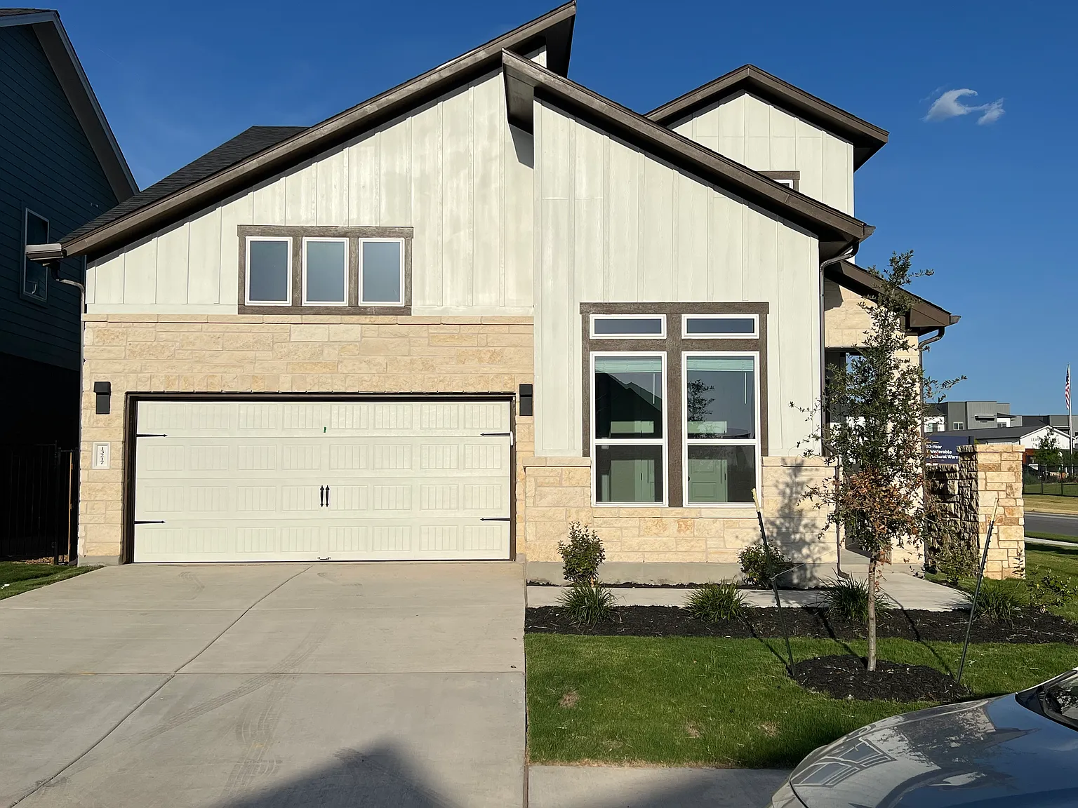 4 bed, 2434 sqft, $2,900 — Photo 2
