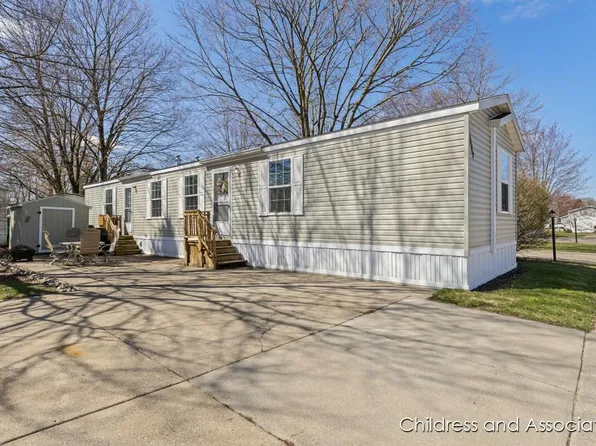 5669 Bellewood Ct SE, Kentwood, MI 49548