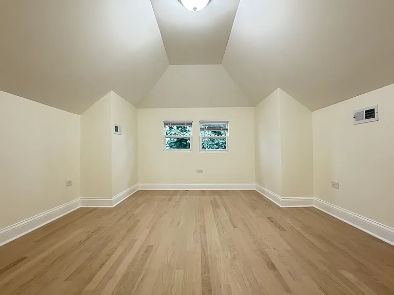5821 W Gunnison St — Photo 34