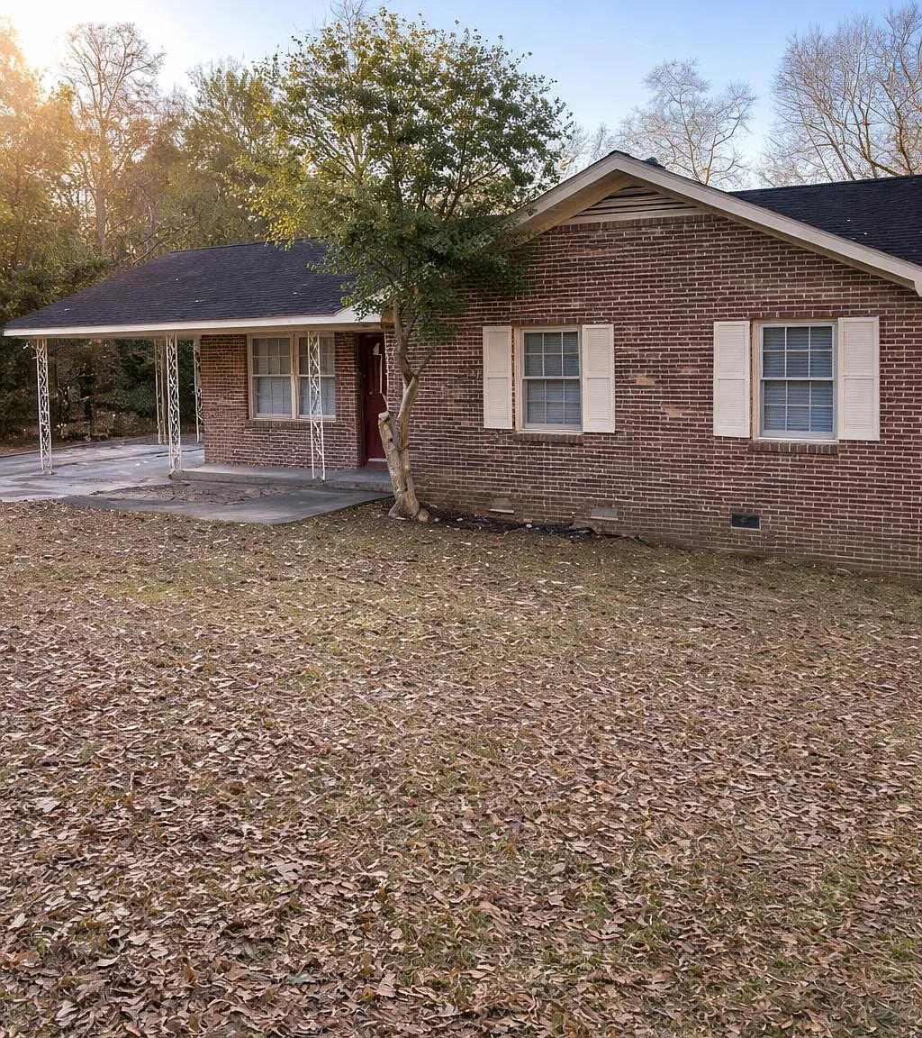3 bed, 1.0 bath, 945 sqft, $1,025 — Photo 1