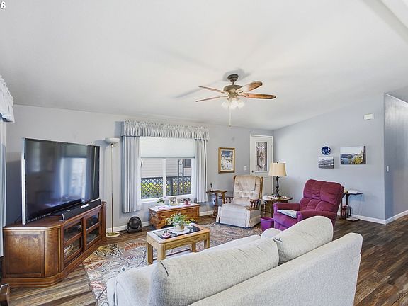 5th image of 411 Currie Ln