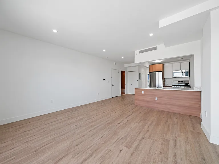 2516 37th Ave #PHA — Photo 4