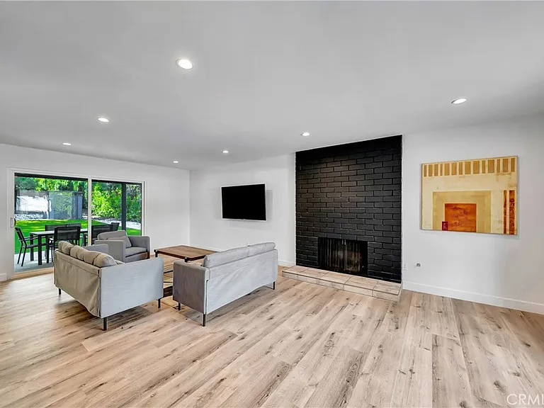 24445 Clipstone St — Photo 12