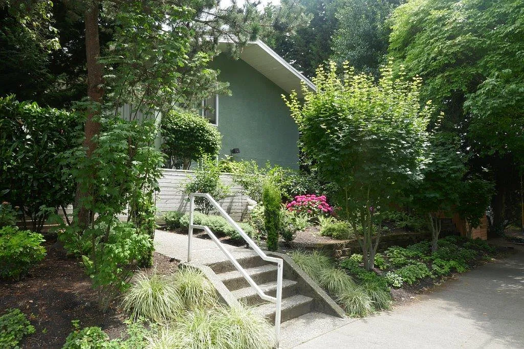 224 14th Ave — Photo 1