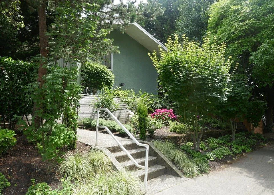 224 14th Ave E