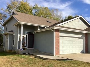 4460 SW Colly Creek Dr, Topeka, KS 66610