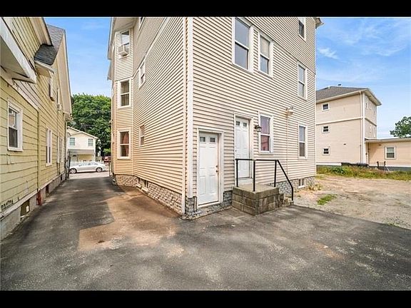 5th image of 10 Mount Vernon St #1