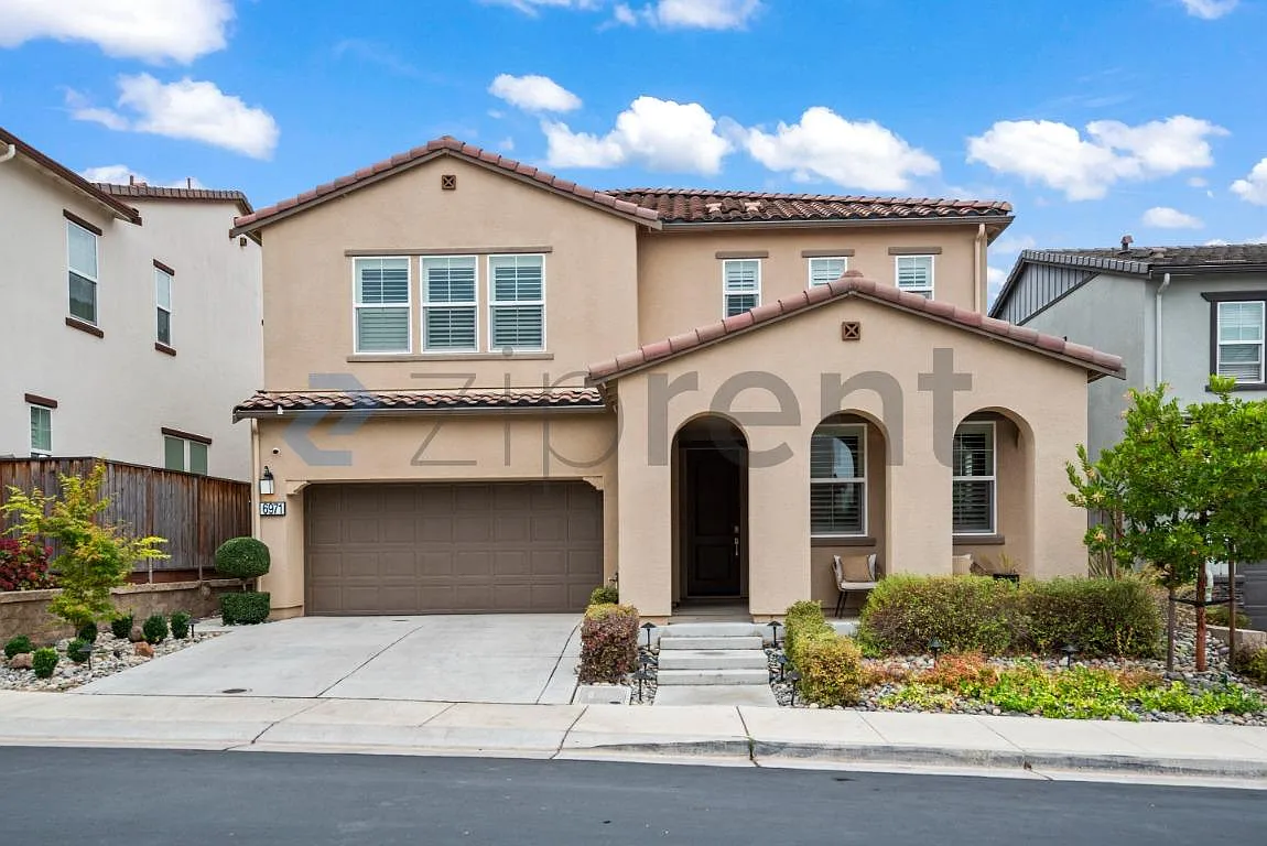 5 bed, 2984 sqft, $5,250 — Photo 1