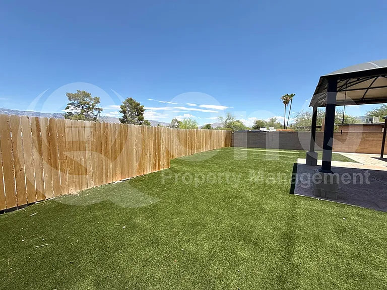 8601 E Calle Bolivar — Photo 41