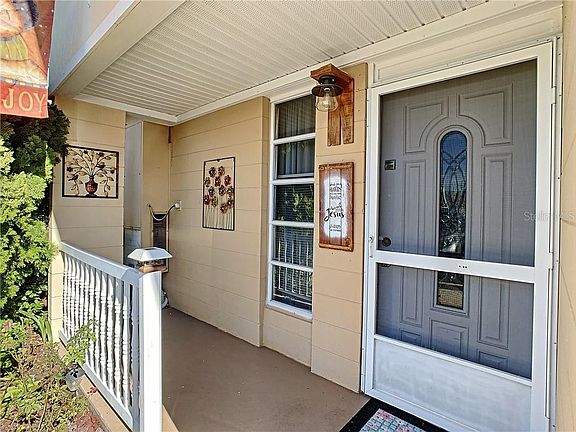 2nd image of 105 Club Cir #105