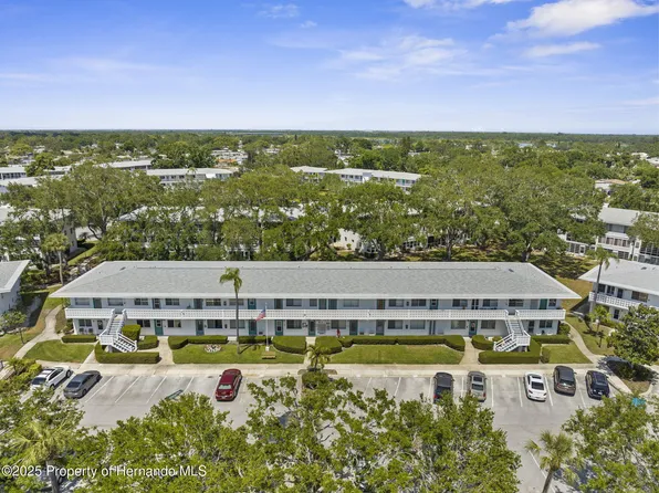 8405 112th St APT 103, Seminole, FL 33772