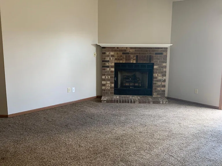 2020 Bridgewater Cir — Photo 2