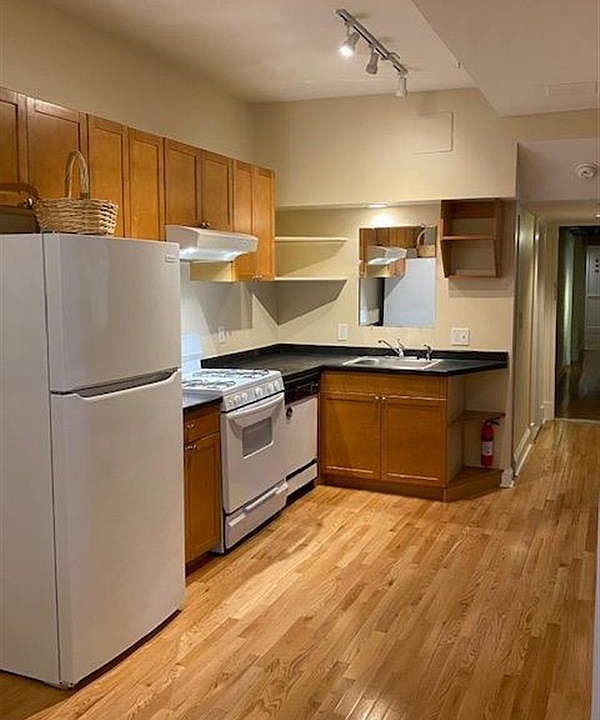 1st image of 884 Massachusetts Ave #10