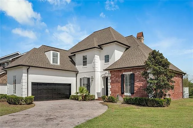 4 bed, 2.5 bath, 3600 sqft, $4,500 — Photo 2