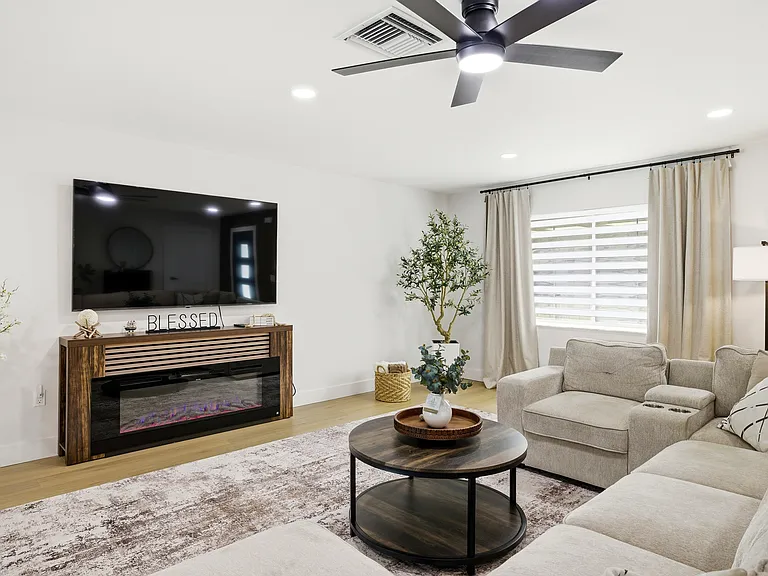 1530 Mackintosh Blvd — Photo 16