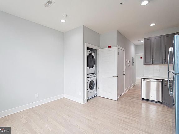 5th image of 2808 W Oxford St Unit 3