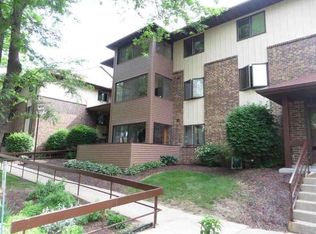 2 Maple Wood Ln UNIT 19, Madison, WI 53704