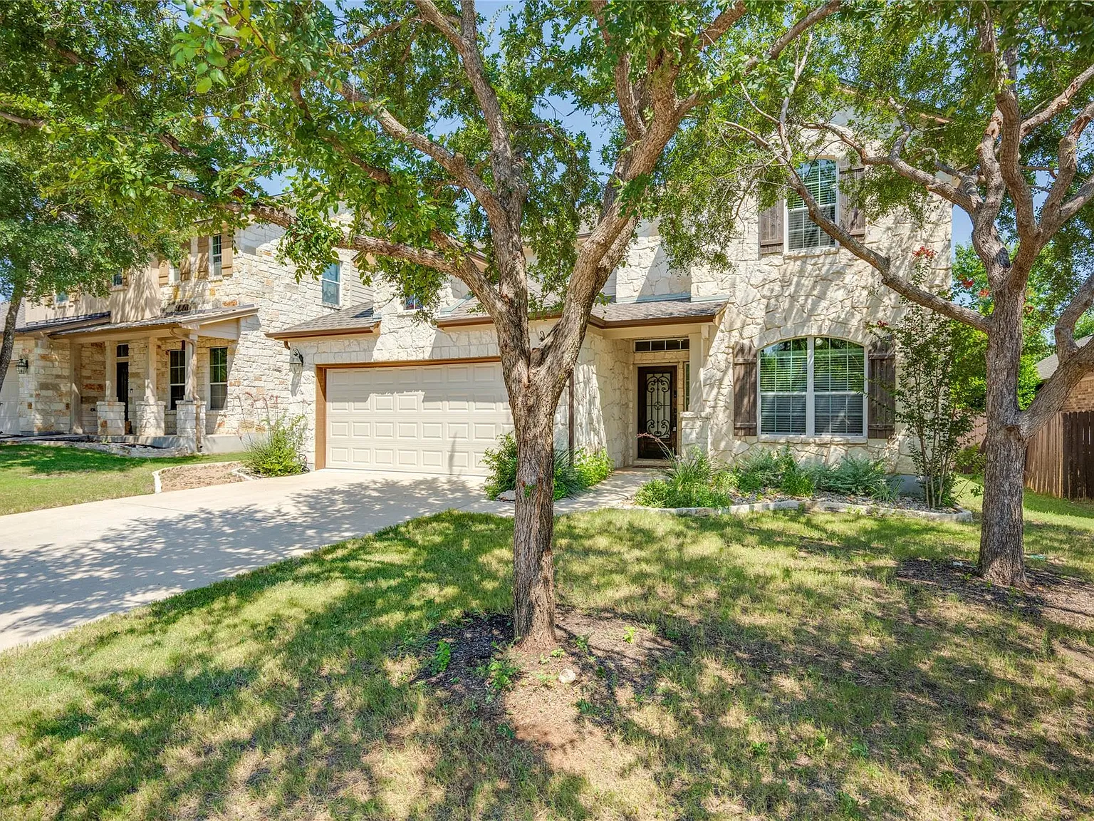 5 bed, 4.0 bath, 3107 sqft, $3,200 — Photo 3