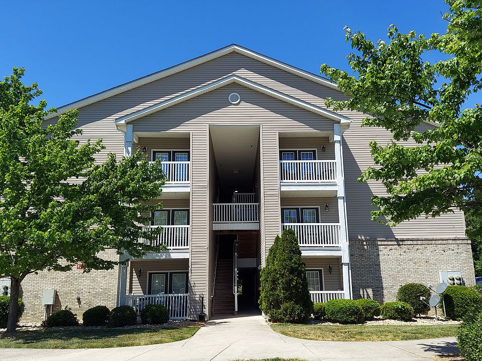 1st image of 7108 W Friendly Ave Unit 306