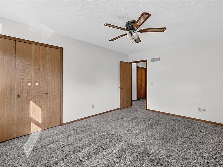 6839-6841 Woodlake — Photo 22