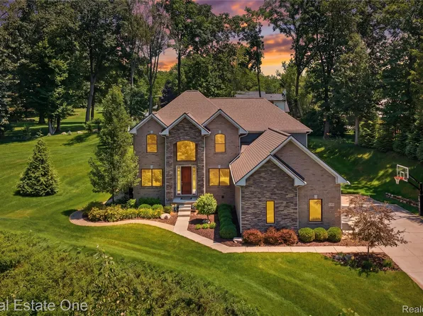 5575 Ciderberry Dr, Brighton, MI 48116