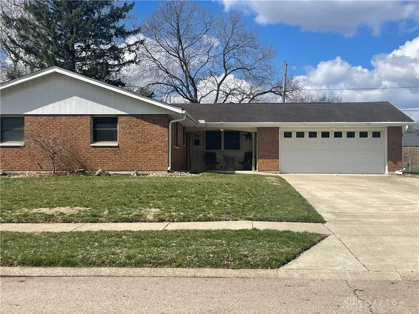 577 Warm Springs Dr, Fairborn, OH 45324