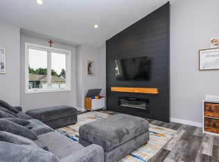 5417 Hendrickson Dr, Bismarck, ND 58504