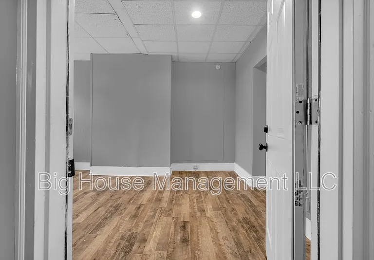 339 E 25th St #1 — Photo 6