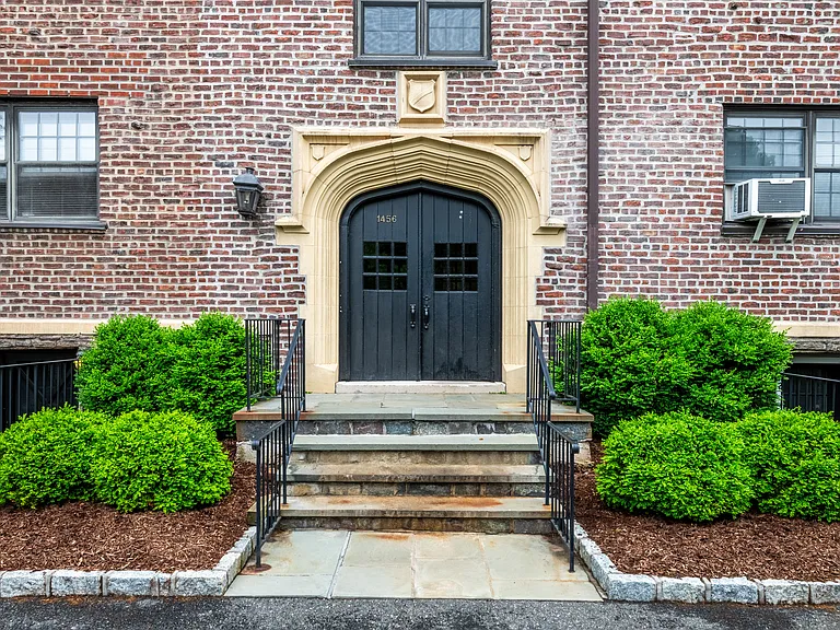1456 Boston Post Rd — Photo 1