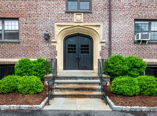 1456 Boston Post Rd, Larchmont, NY 10538