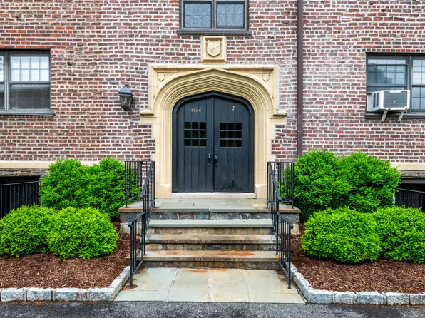 1456 Boston Post Rd, Larchmont, NY 10538