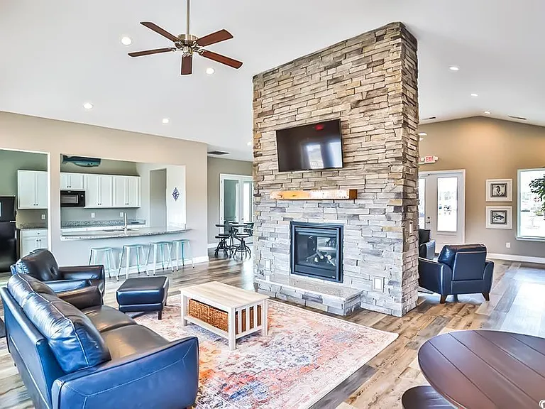 120 Campania St — Photo 32