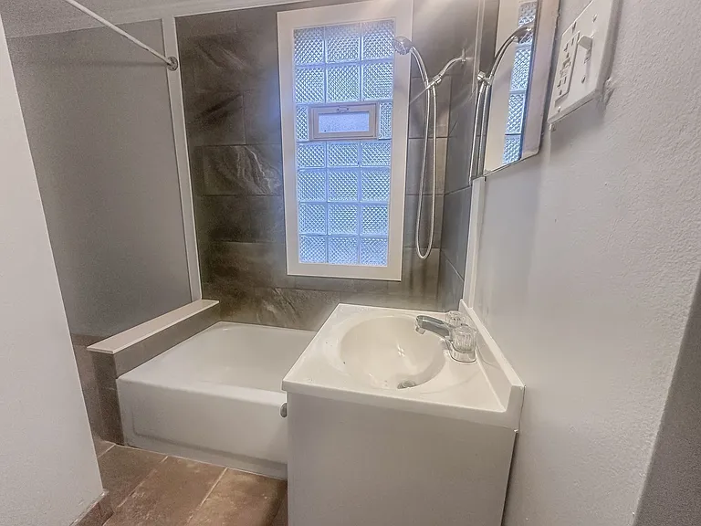 41 Caledonia St NE #1 — Photo 6