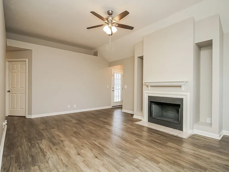 3920 Calumet Dr — Photo 4