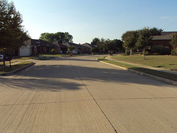 View to the Left
						:
						Ends in another cul de sac.