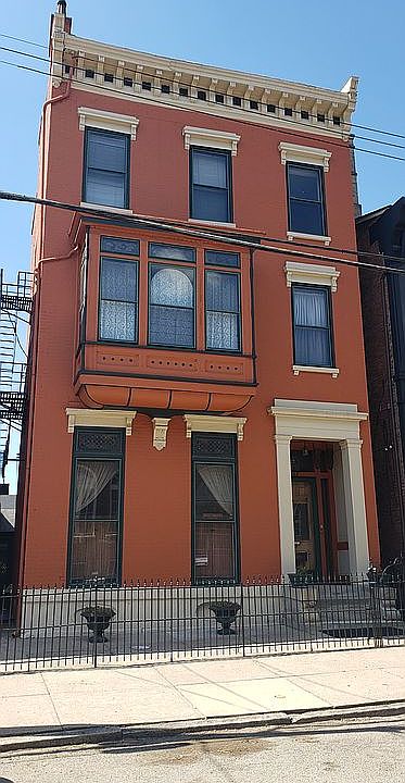 1st image of 907 Dayton St