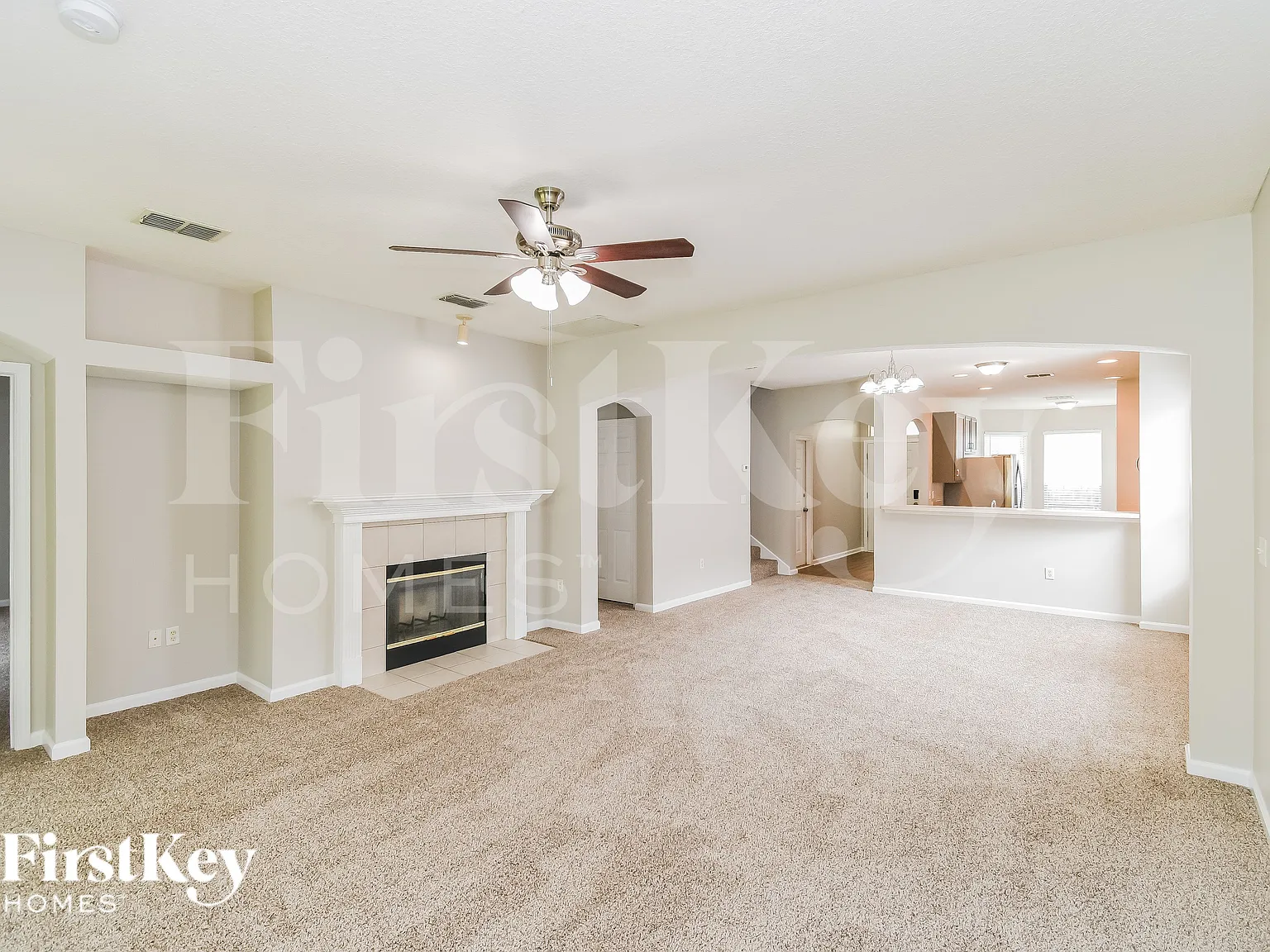3 bed, 2.5 bath, 1817 sqft, $1,925 — Photo 3