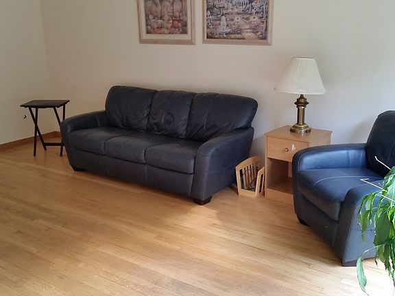 2nd image of 2921 Sarah St #1