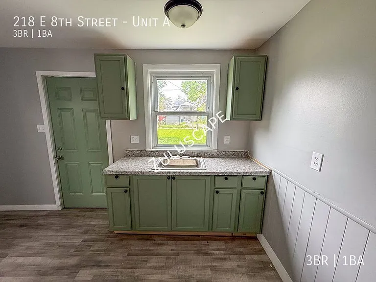 218 E 8th St #A — Photo 9