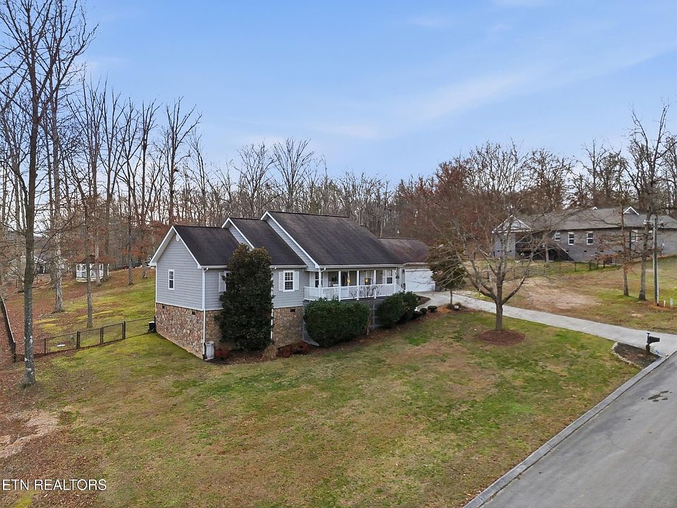1st image of 104 Coyote Cir